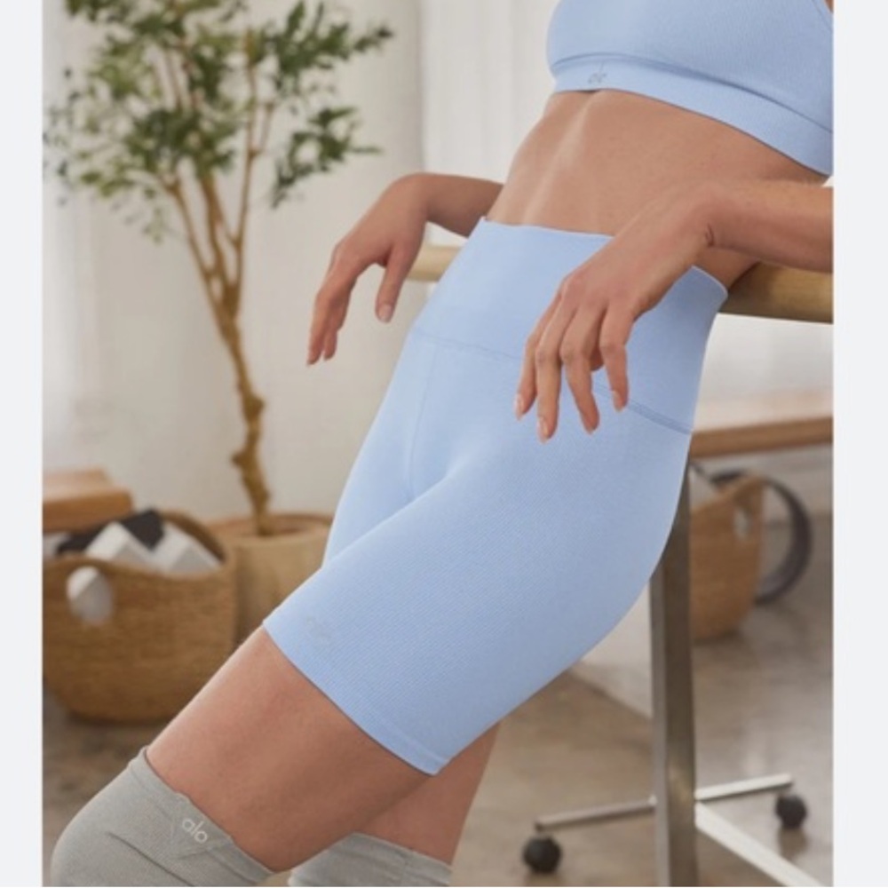 Alo Yoga Seamless Ribbed Favorite Short Light Blue Size Extra Small